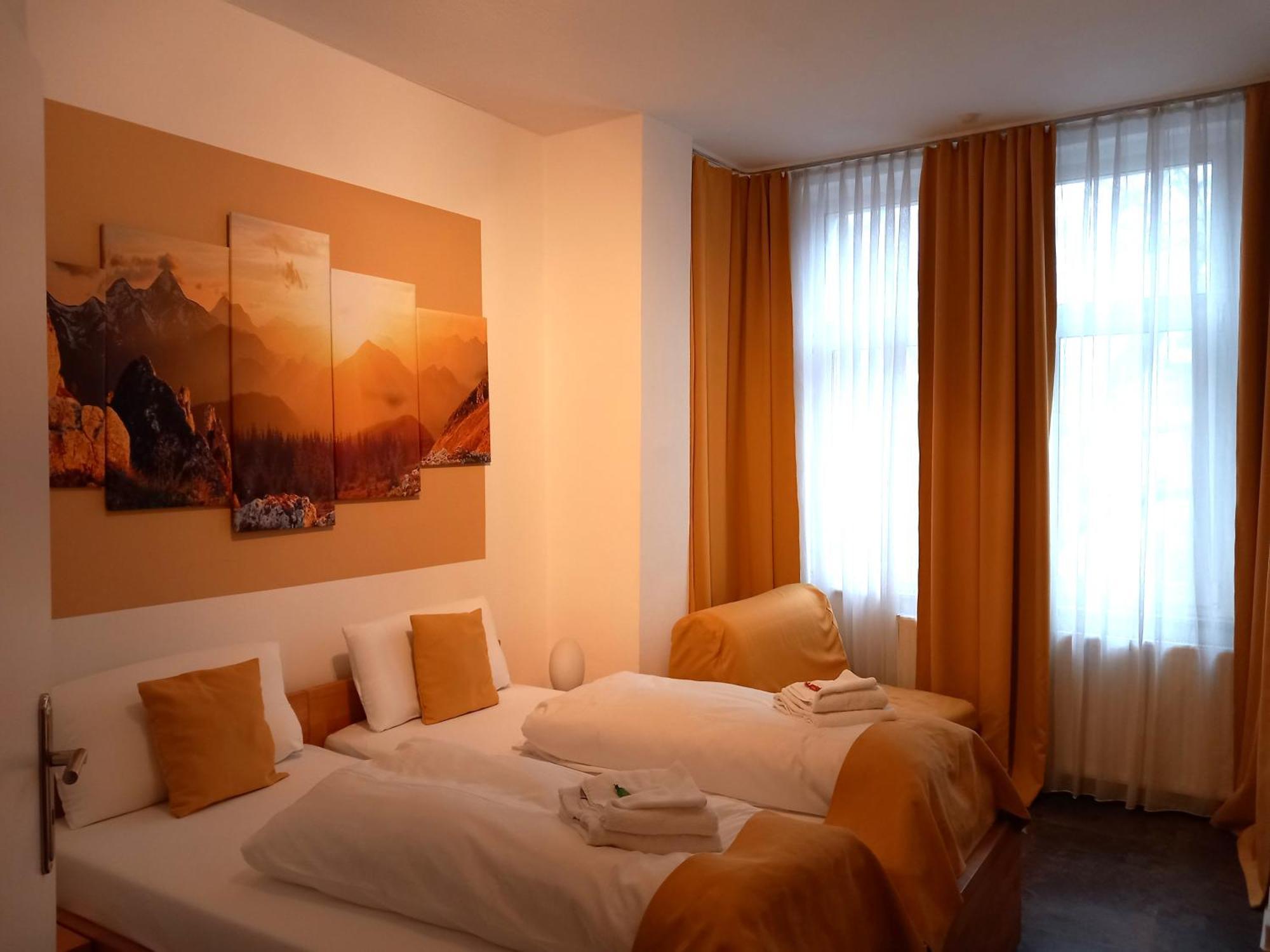 Hotel Karolinger Dusseldorf Exterior photo